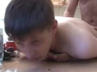 Daddy bonks his boyfrend in kitchen