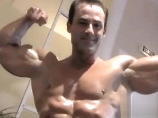 Francis Benfatto - Muscle posing!
