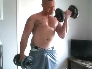 beefy hunk shows off on cam